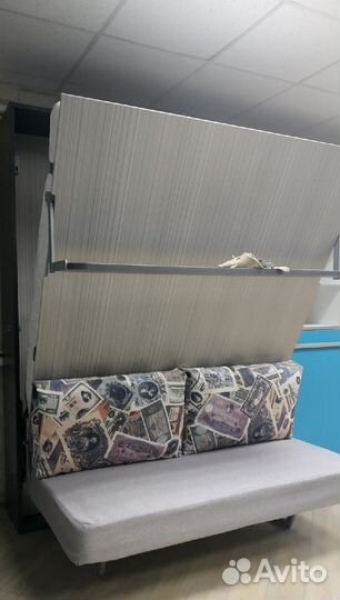 Шкаф-кровать с диваном для маленьких квартир