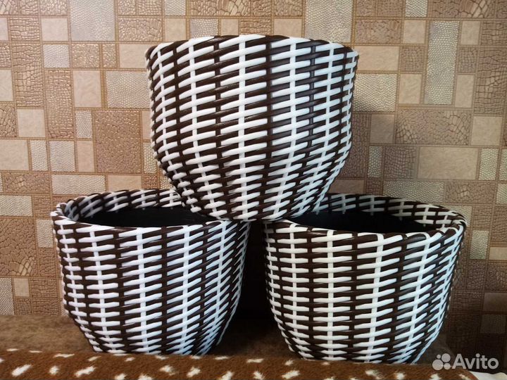 Кашпо из искусственного ротанга