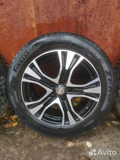 Pirelli Ice Zero 215/55 R17