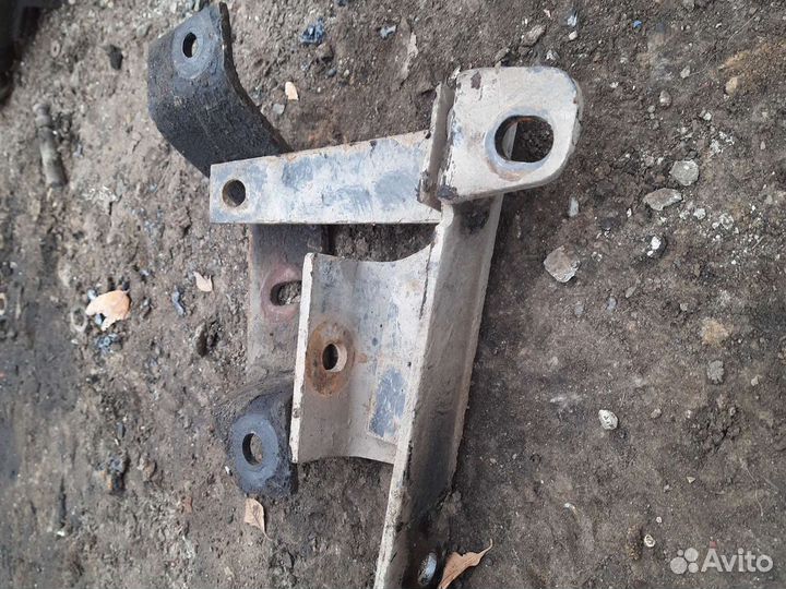 Кронштейн радиатора маз