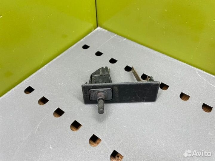 Концевик двери Mercedes-Benz W123 М102 2.3 1985