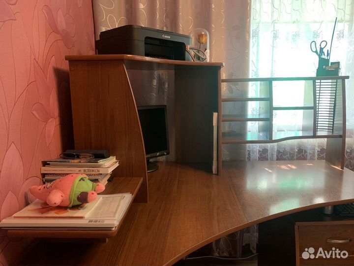 Угловой компьютерный стол, письменный стол