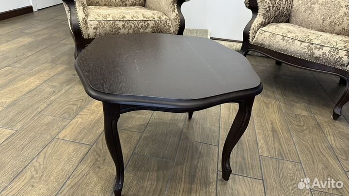 Кресла каминные со столиком