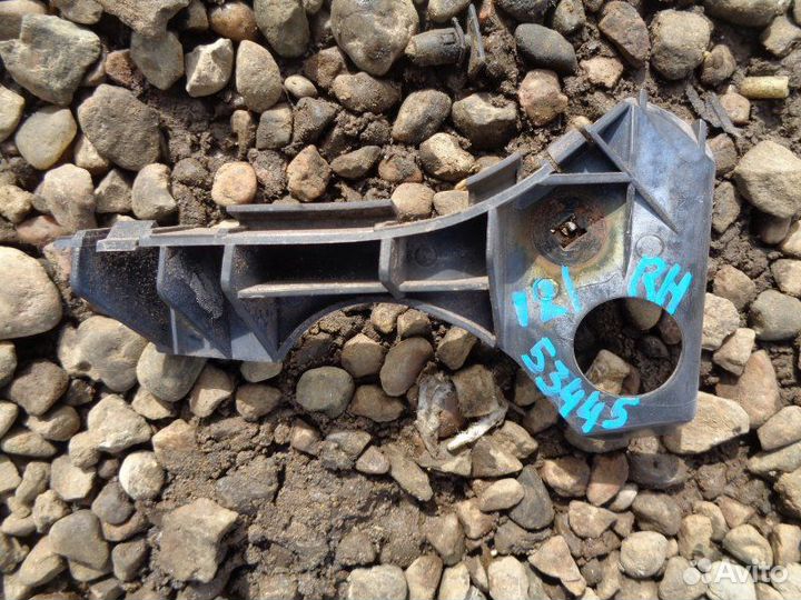 Крепление бампера переднее правое Toyota Corolla