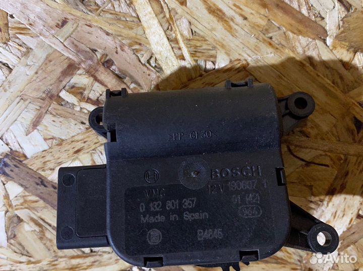 Моторчик заслонки отопителя Skoda Fabia 00-15