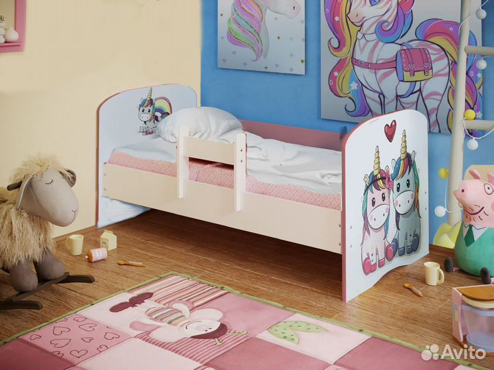 Кровать белая с фотопечатью