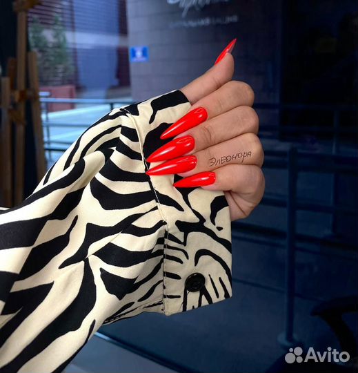 Наращивание ногтей, педикюр в студии