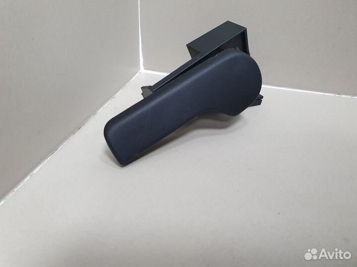 Ручка открывания капота / кронштейн VW Passat B7