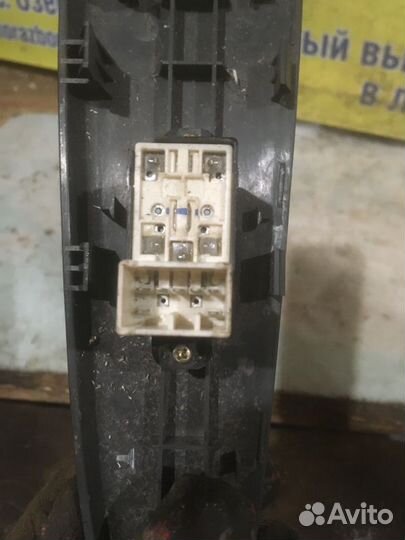 Кнопка стеклоподьемника Kia Cerato