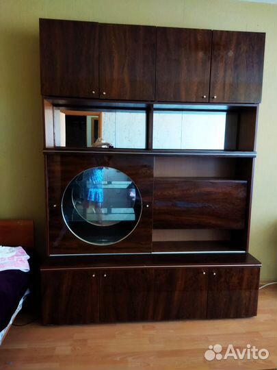 Отдам бесплатно мебель стенка
