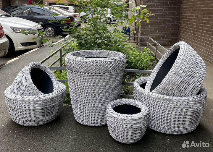 Кашпо из искусственного ротанга