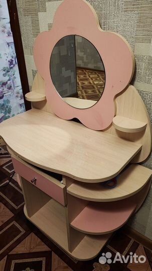 Туалетный столик с зеркалом детский
