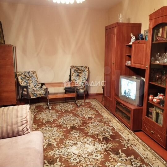 2-к. квартира, 42 м², 3/5 эт.