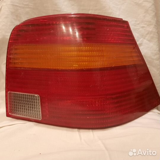 Задний фонарь правый Фольксваген Гольф 4