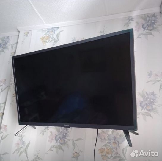 Смарт тв daewoo 32LV770VKE, кронштейн в подарок