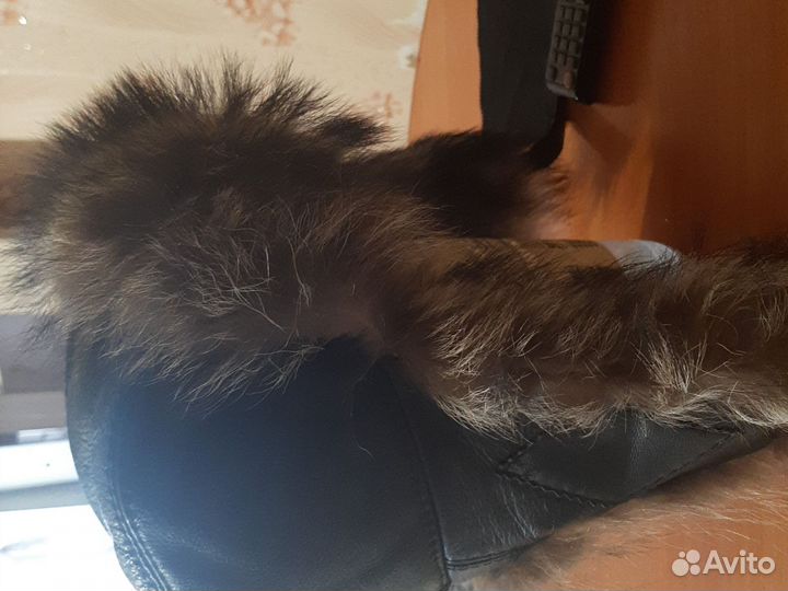 Шапка мужская из енота и кожа