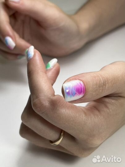 Маникюр педикюр