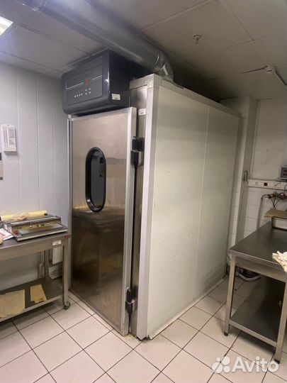 Расстоечная камера на 4 тележки Mondial Forni