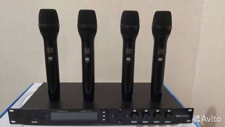 Радиосистема вокальная на 4 радиомикрофона