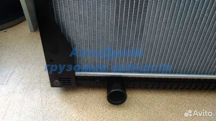 Радиатор охлаждения Рено Премиум