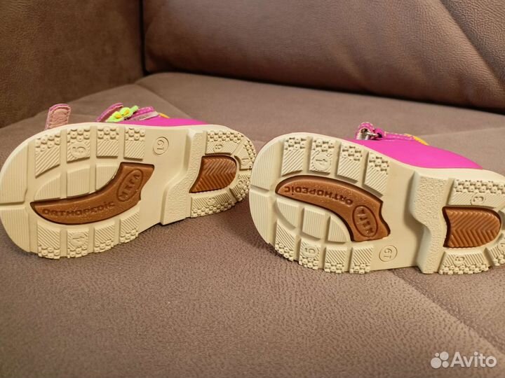Босоножки для девочки новые 19