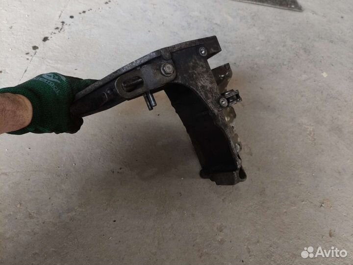 Кронштейн тнвд opel zafira B 1.9cdti 55187918