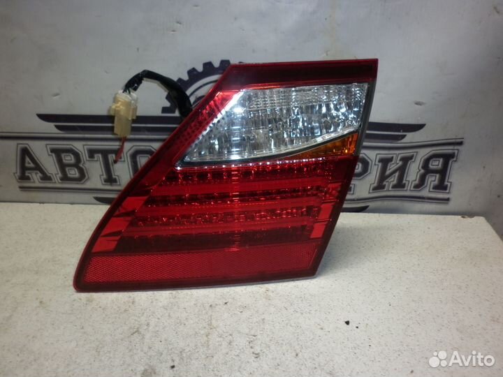 Фонарь крышки багажника Lexus LS460 2011