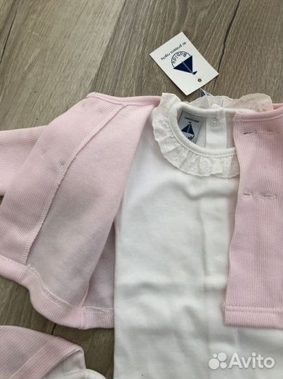 Комплект на выписку для девочки новый