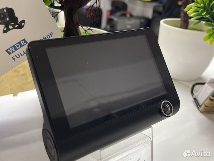 Автомобильный видеорегистратор с 3 камерами(новый)
