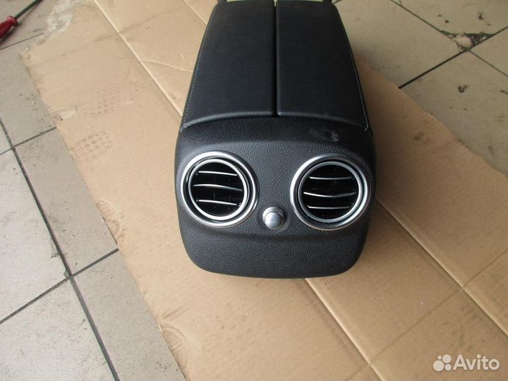 Подлокотник w205 C-class 651.921 2016