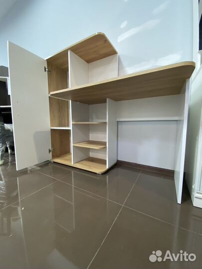 Стол письменный с солдатиком в наличии