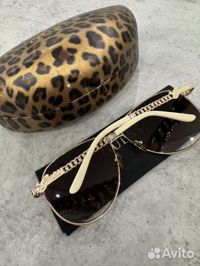 Солнцезащитные очки Guess