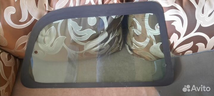 Стекло заднее форточки правое largus