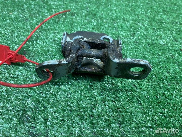 Петля двери передняя левая Hyundai Sonata 5