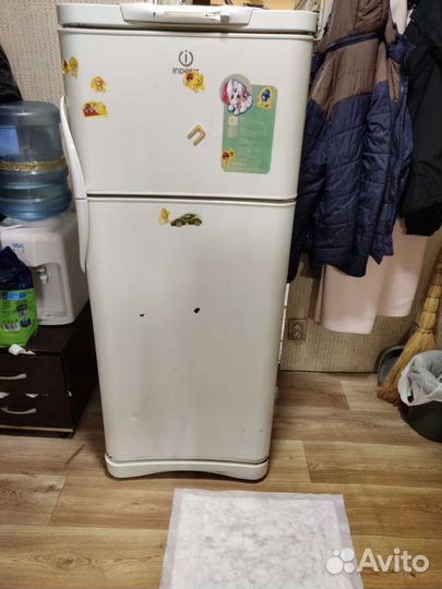 Холодильник бу indesit