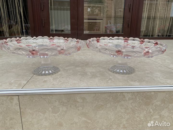 Ваза для фруктов на ножке цветное стекло