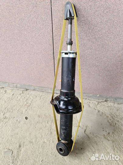 Стойки амортизатора задние на Митсубиси Лансер 10