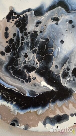 Картина в технике флюид - арт