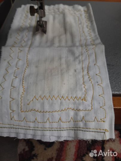 Швейная машинка Чайка 142м