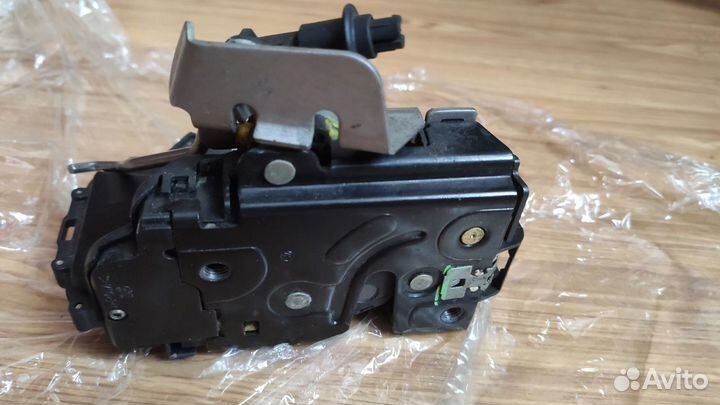 Замок правой задней двери Audi A6 C5