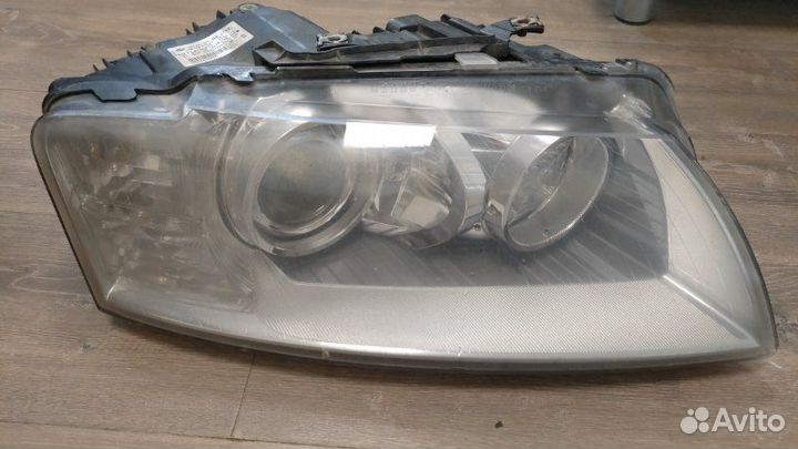Фара передняя правая Audi A8 D3 6.0 BHT 2008