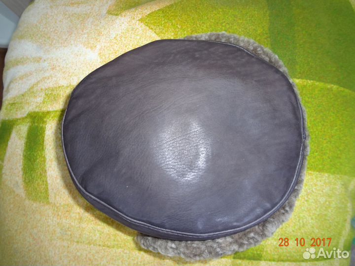 Шапка кожаная с отделкой из овчины