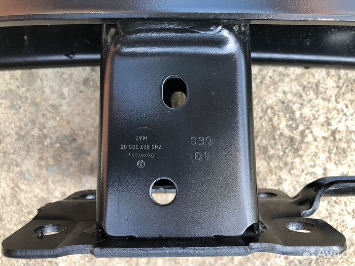 Усилитель бампера Volkswagen Transporter T6