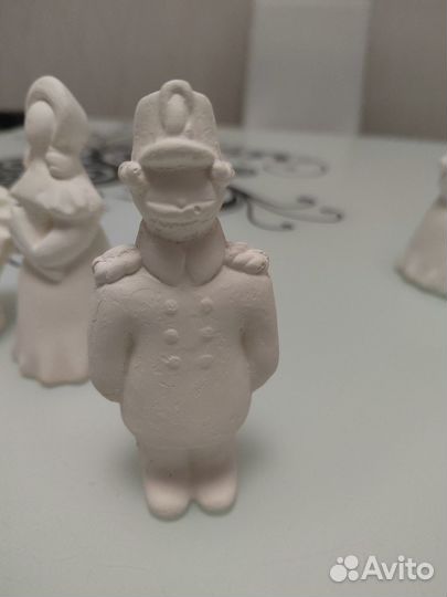 Дымковская игрушка барышня, петух, мужик