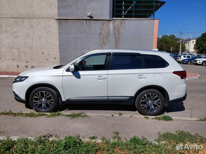 Mitsubishi Outlander 2 CVT, 2017, 111 111 км