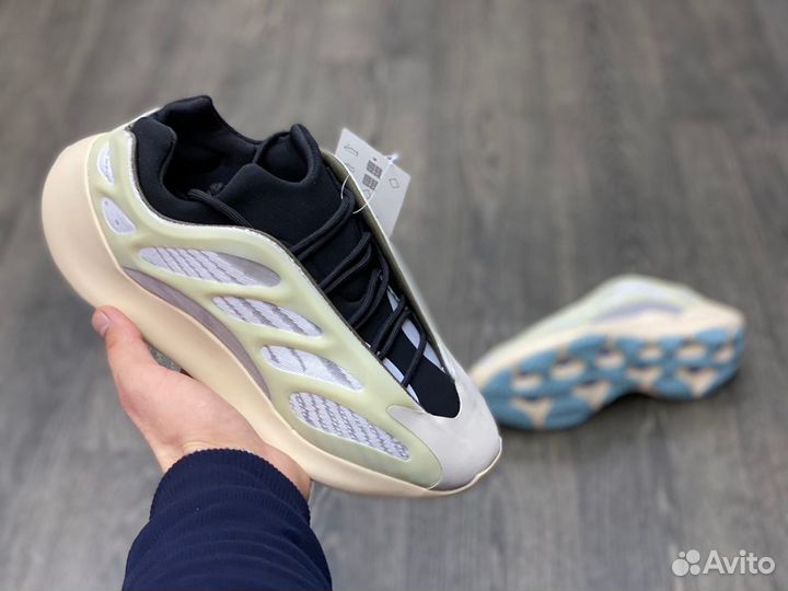 Кроссовки Adidas Yeezy 700 v3 Azael (36-45)