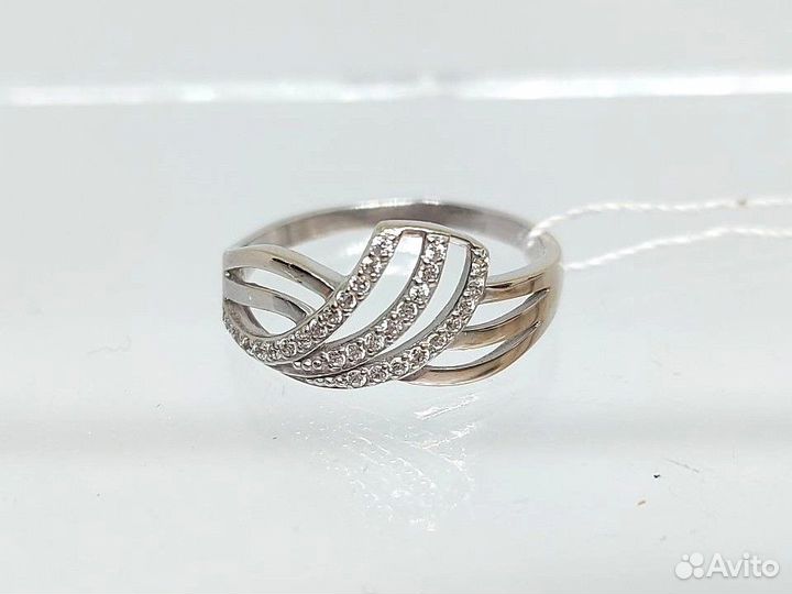 Золотое кольцо с фианитами 17р