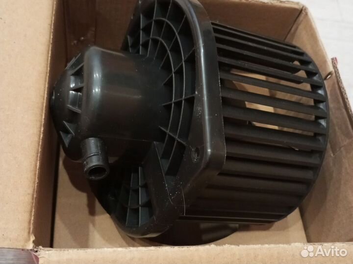 Мотор отопителя с крыльчаткой