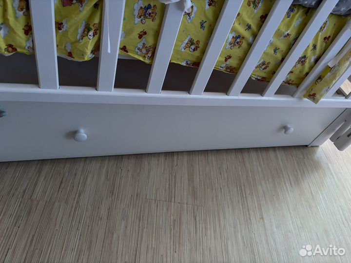 Детская кроватка с маятником (матрас)