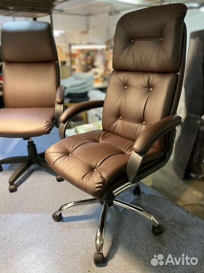 Офисное кресло